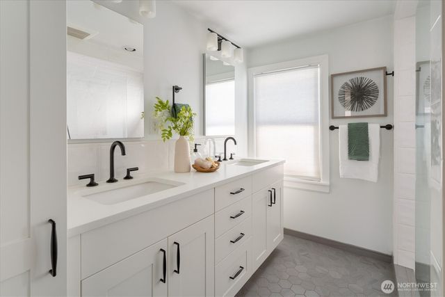 8036 9th Avenue NW, Seattle, WA 98117