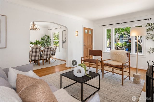 8036 9th Avenue NW, Seattle, WA 98117