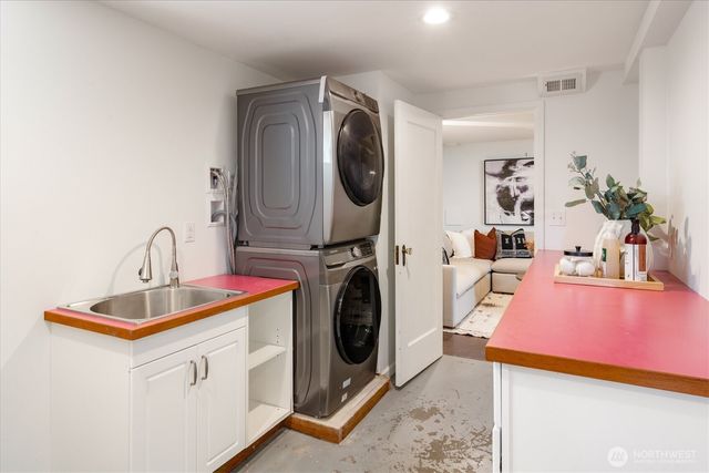 8036 9th Avenue NW, Seattle, WA 98117