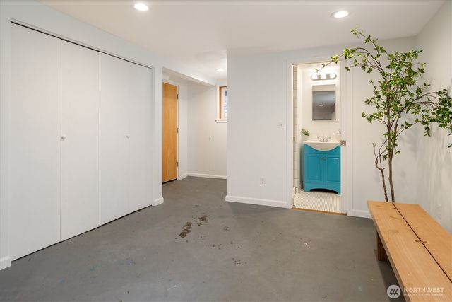 8036 9th Avenue NW, Seattle, WA 98117