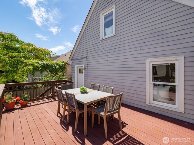 8036 9th Avenue NW, Seattle, WA 98117