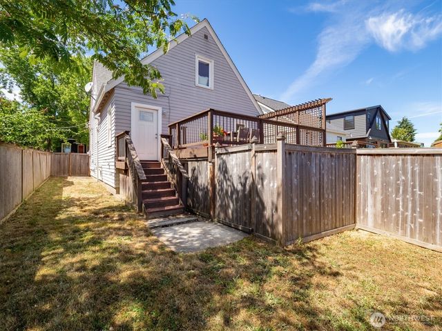 8036 9th Avenue NW, Seattle, WA 98117