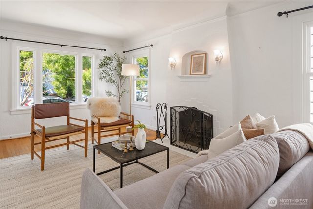 8036 9th Avenue NW, Seattle, WA 98117