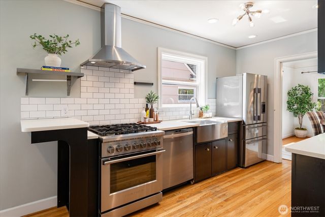 8036 9th Avenue NW, Seattle, WA 98117