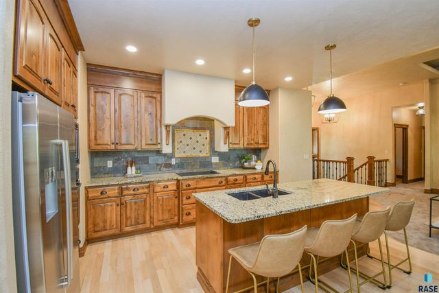 1325 W Wicklow Ct Court, Sioux Falls, SD 57108