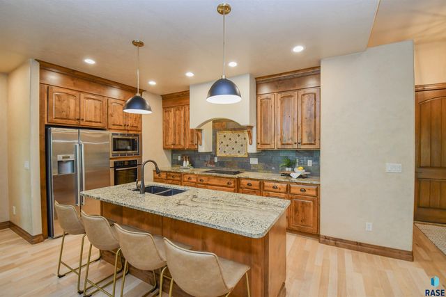 1325 W Wicklow Ct Court, Sioux Falls, SD 57108