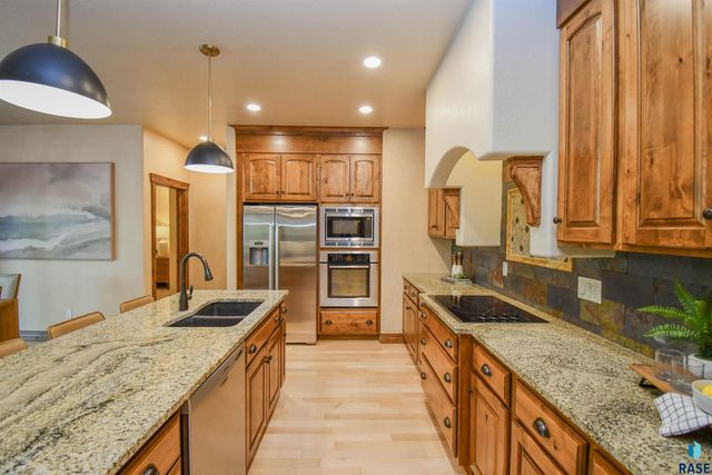 1325 W Wicklow Ct Court, Sioux Falls, SD 57108