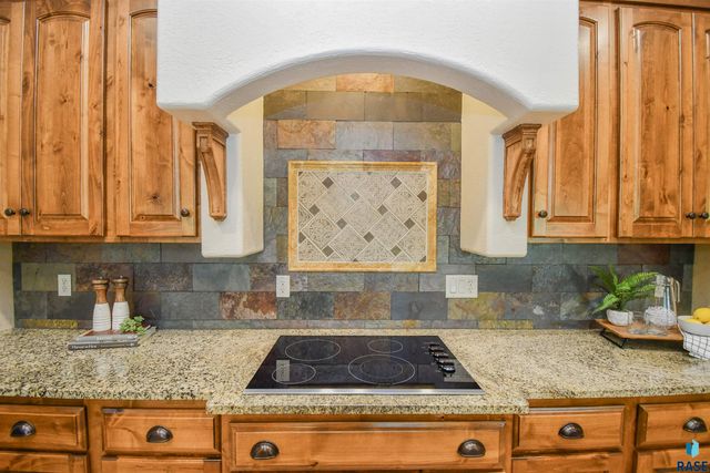1325 W Wicklow Ct Court, Sioux Falls, SD 57108