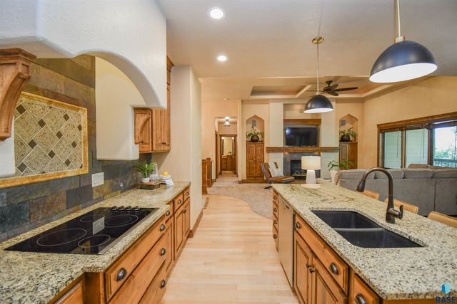 1325 W Wicklow Ct Court, Sioux Falls, SD 57108