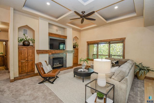1325 W Wicklow Ct Court, Sioux Falls, SD 57108