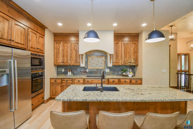 1325 W Wicklow Ct Court, Sioux Falls, SD 57108