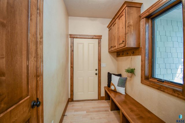 1325 W Wicklow Ct Court, Sioux Falls, SD 57108