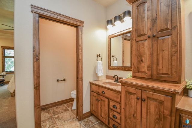 1325 W Wicklow Ct Court, Sioux Falls, SD 57108