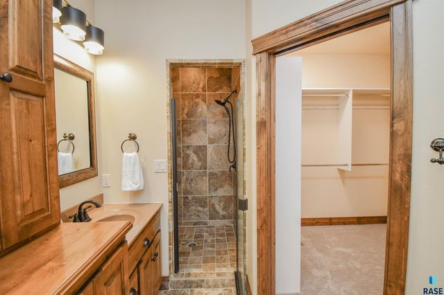 1325 W Wicklow Ct Court, Sioux Falls, SD 57108