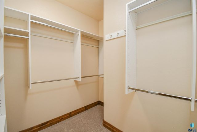 1325 W Wicklow Ct Court, Sioux Falls, SD 57108