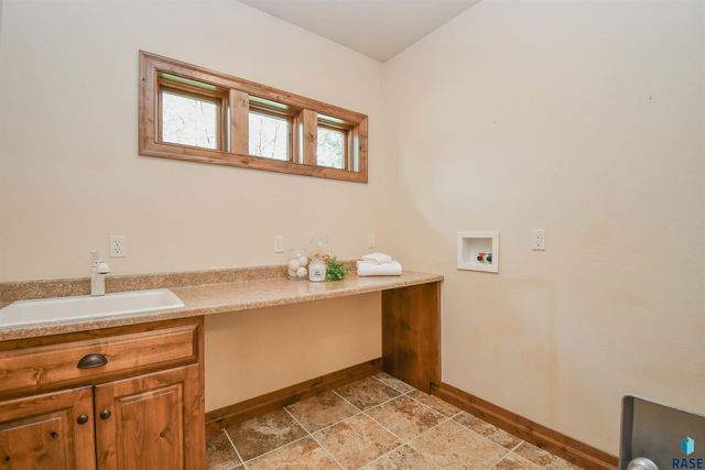 1325 W Wicklow Ct Court, Sioux Falls, SD 57108