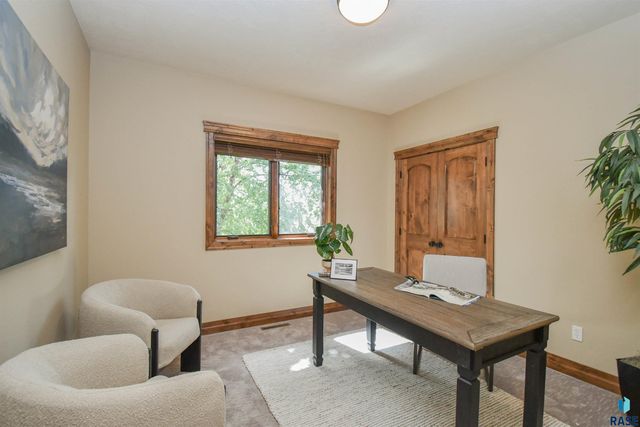 1325 W Wicklow Ct Court, Sioux Falls, SD 57108