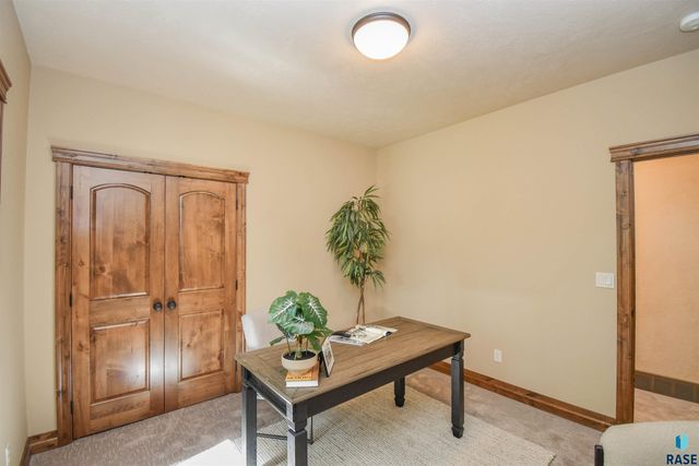 1325 W Wicklow Ct Court, Sioux Falls, SD 57108