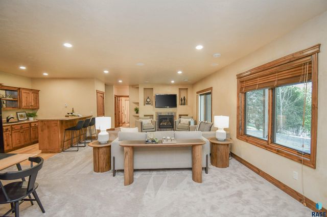 1325 W Wicklow Ct Court, Sioux Falls, SD 57108