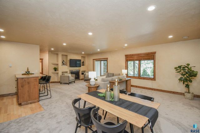 1325 W Wicklow Ct Court, Sioux Falls, SD 57108