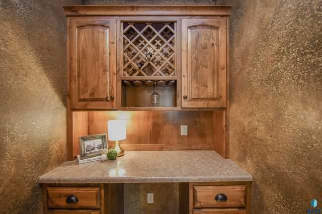 1325 W Wicklow Ct Court, Sioux Falls, SD 57108