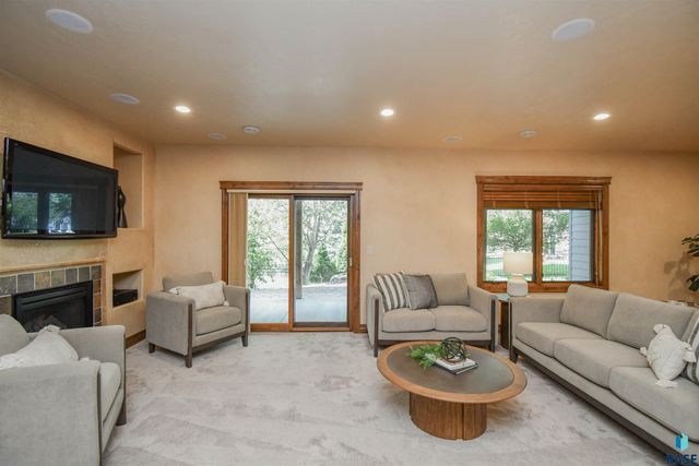 1325 W Wicklow Ct Court, Sioux Falls, SD 57108