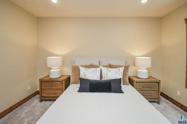 1325 W Wicklow Ct Court, Sioux Falls, SD 57108