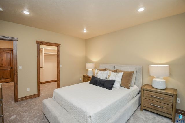 1325 W Wicklow Ct Court, Sioux Falls, SD 57108