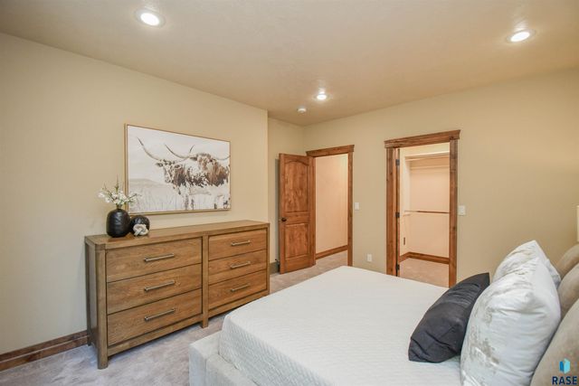1325 W Wicklow Ct Court, Sioux Falls, SD 57108