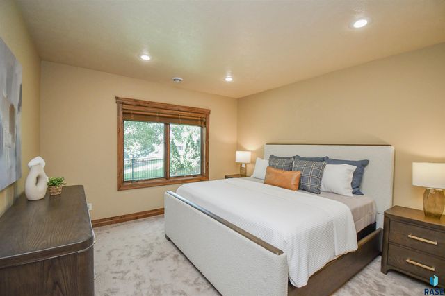 1325 W Wicklow Ct Court, Sioux Falls, SD 57108