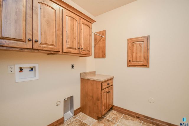 1325 W Wicklow Ct Court, Sioux Falls, SD 57108