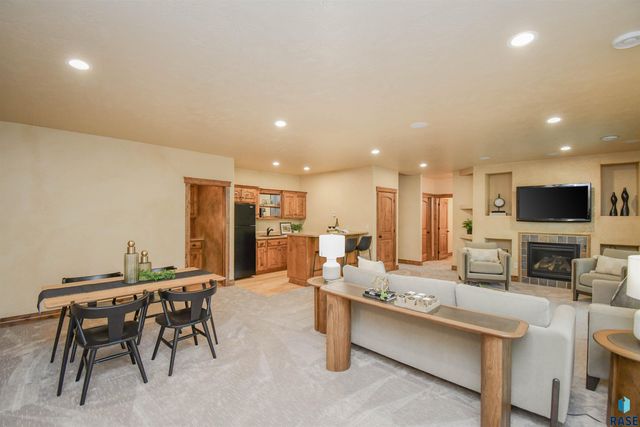 1325 W Wicklow Ct Court, Sioux Falls, SD 57108
