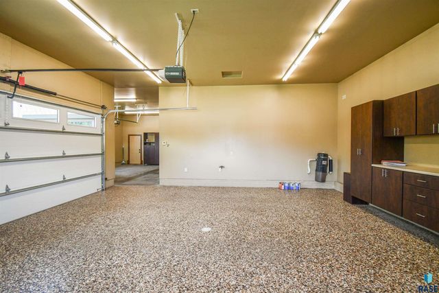 1325 W Wicklow Ct Court, Sioux Falls, SD 57108