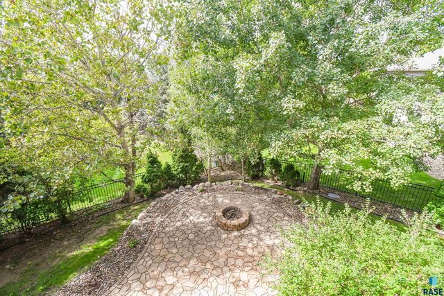 1325 W Wicklow Ct Court, Sioux Falls, SD 57108
