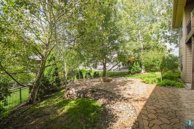1325 W Wicklow Ct Court, Sioux Falls, SD 57108