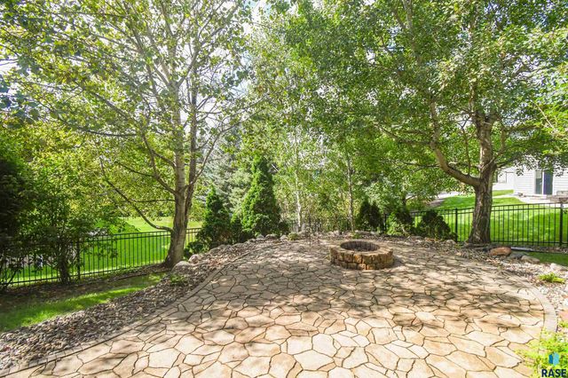 1325 W Wicklow Ct Court, Sioux Falls, SD 57108