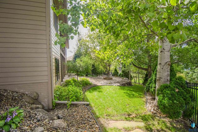 1325 W Wicklow Ct Court, Sioux Falls, SD 57108
