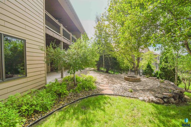 1325 W Wicklow Ct Court, Sioux Falls, SD 57108