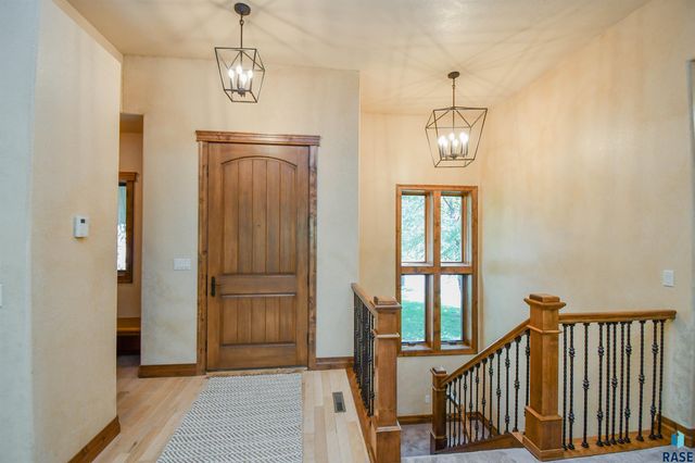 1325 W Wicklow Ct Court, Sioux Falls, SD 57108
