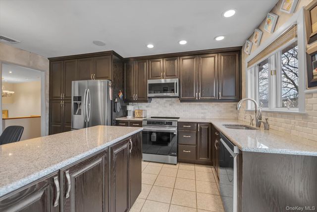849 Flanders Drive, North Woodmere, NY 11581