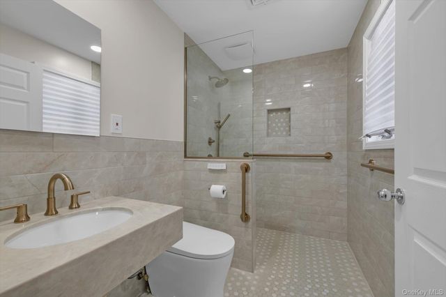 849 Flanders Drive, North Woodmere, NY 11581