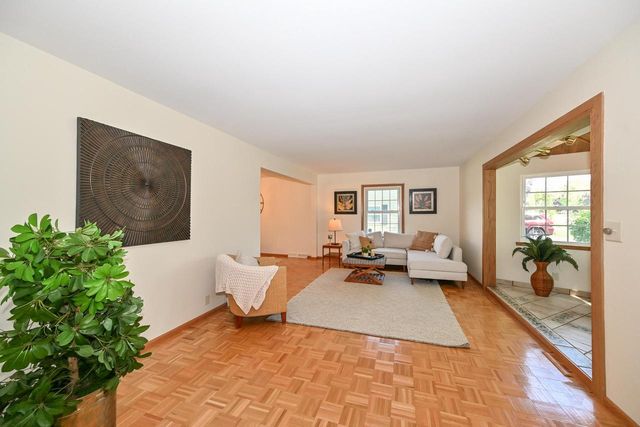13780 W Graham STREET, New Berlin, WI 53151