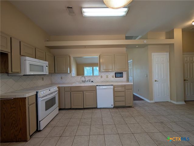 1043 Rivertree Drive, New Braunfels, TX 78130