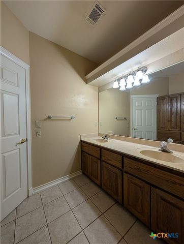 1043 Rivertree Drive, New Braunfels, TX 78130