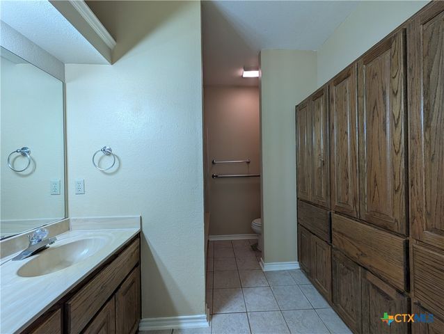 1043 Rivertree Drive, New Braunfels, TX 78130