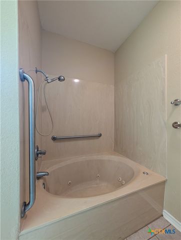 1043 Rivertree Drive, New Braunfels, TX 78130