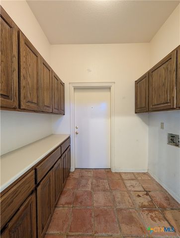 1043 Rivertree Drive, New Braunfels, TX 78130