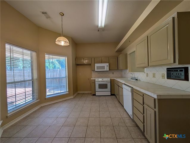 1043 Rivertree Drive, New Braunfels, TX 78130