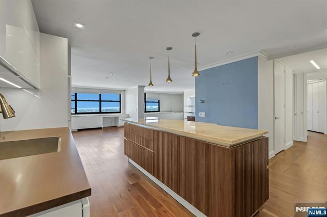 7000 Boulevard East 39G, Guttenberg, NJ 07093