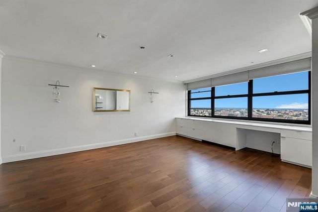 7000 Boulevard East 39G, Guttenberg, NJ 07093